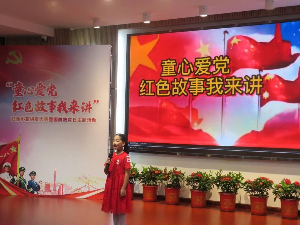 刑恩经常以男装的形象出现在大众面前，她没有想过以女装形象完成颠覆吗？游戏画面